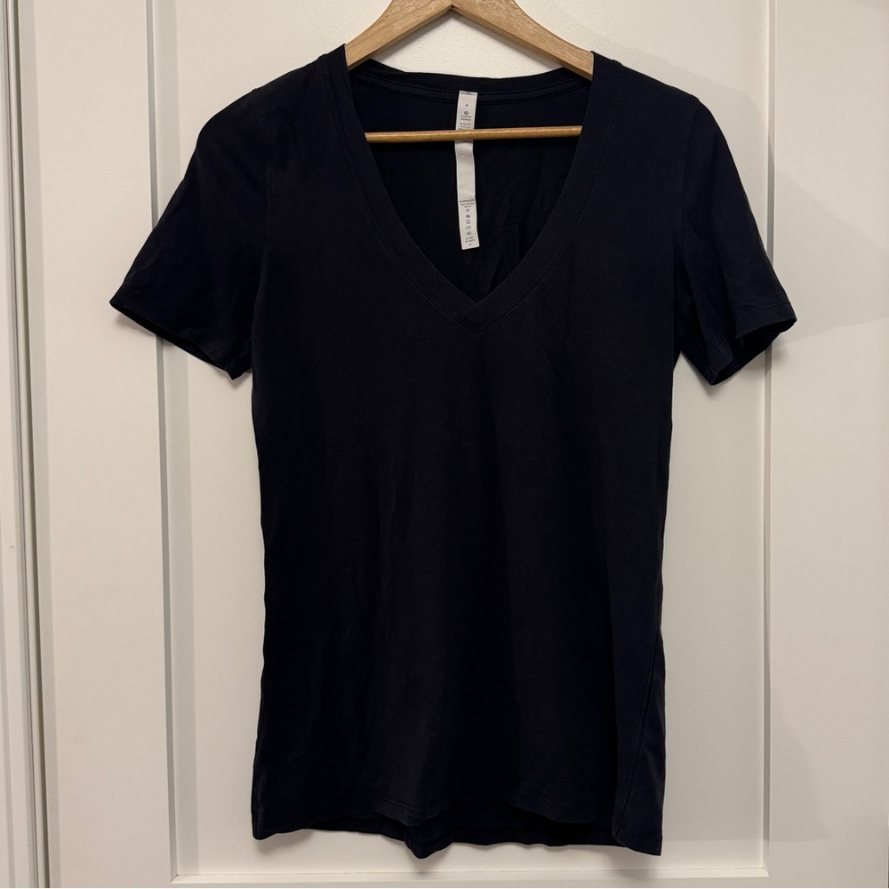 lululemon athletica Black V-Neck Short Sleeve Tee Size 4